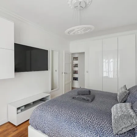 élégance Parisienne Près Des Champs-élysées *